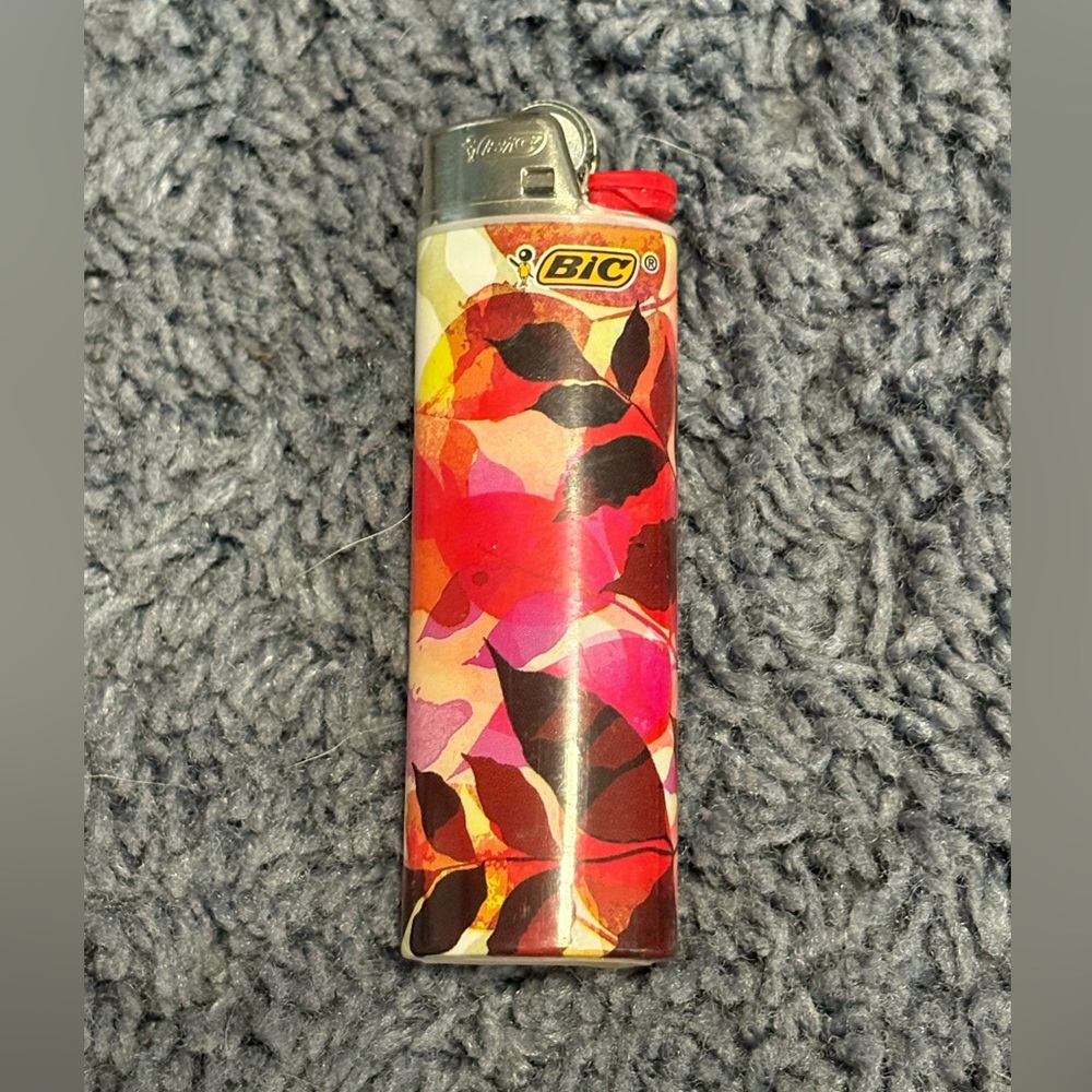 NWT Bic bright colored leaves lighter